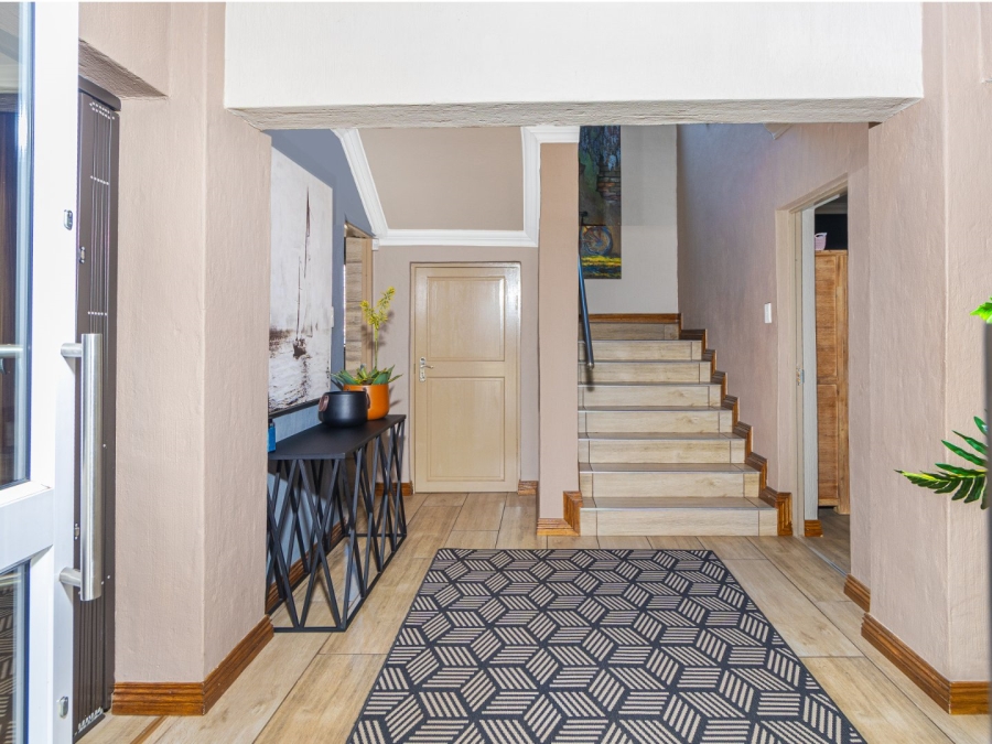 6 Bedroom Property for Sale in Kosmos Ridge North West